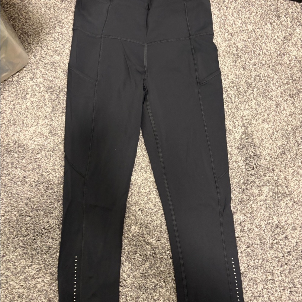 Lululemon Black carpris Sz 4